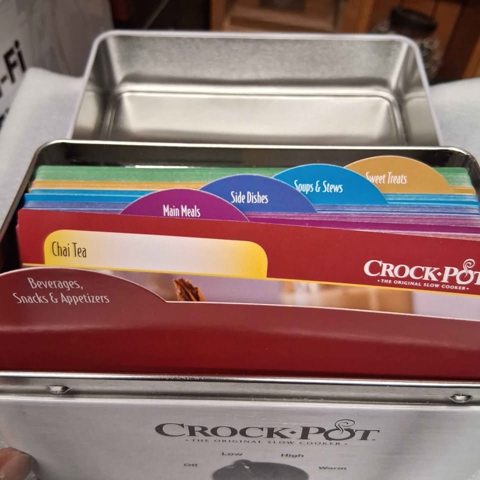 Crockpot Recipe Card Collection in a Tin Box - photo 3
