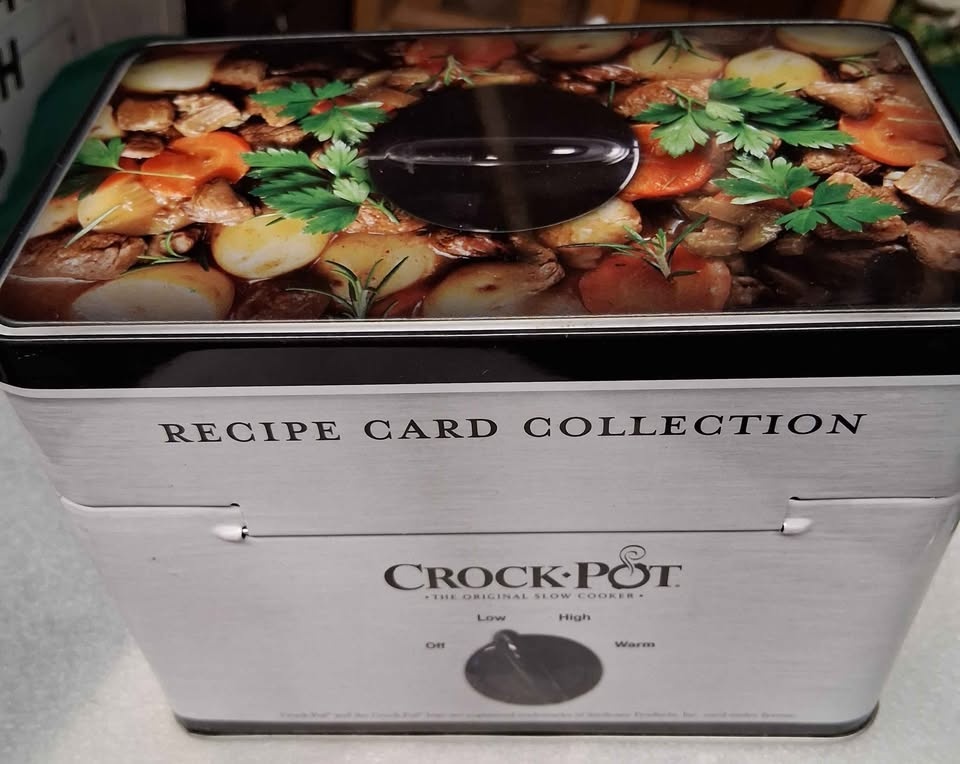 Crockpot Recipe Card Collection in a Tin Box - photo 4
