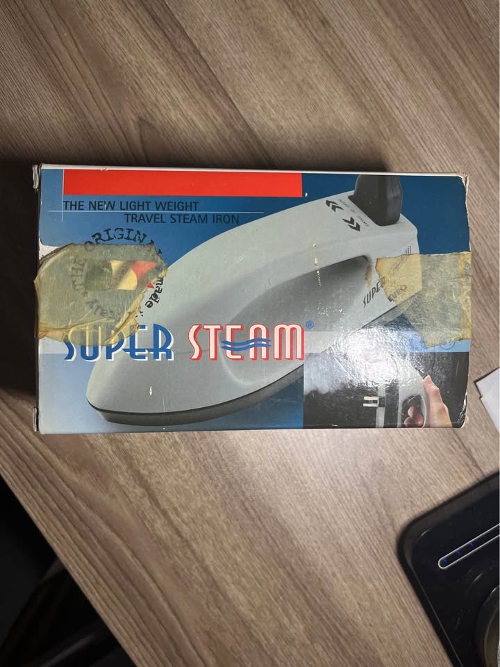 Travel steam iron, light weight. Almost new. - photo 3