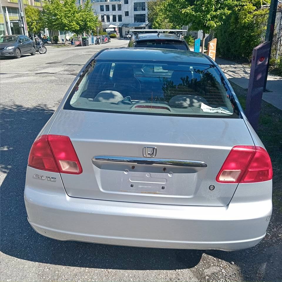 Grey Honda Civic 2002