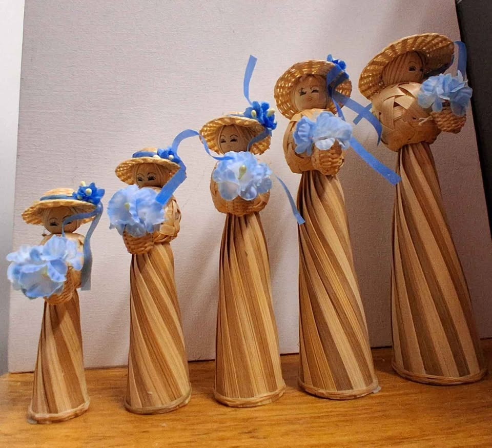 Vintage Set of Five Korean Rush Dolls - photo 4