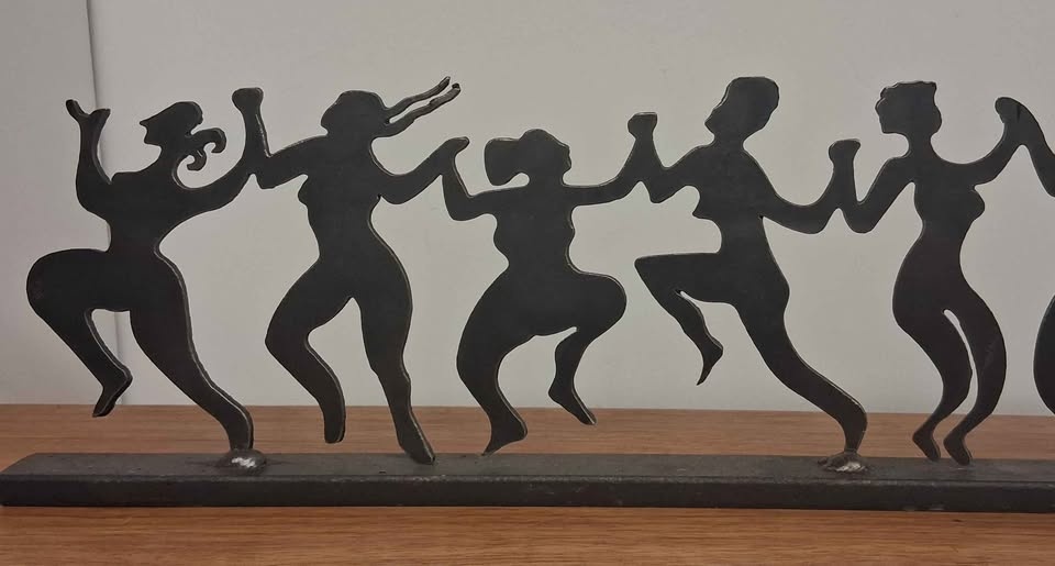 Dancing Ladies Metal Art - photo 4
