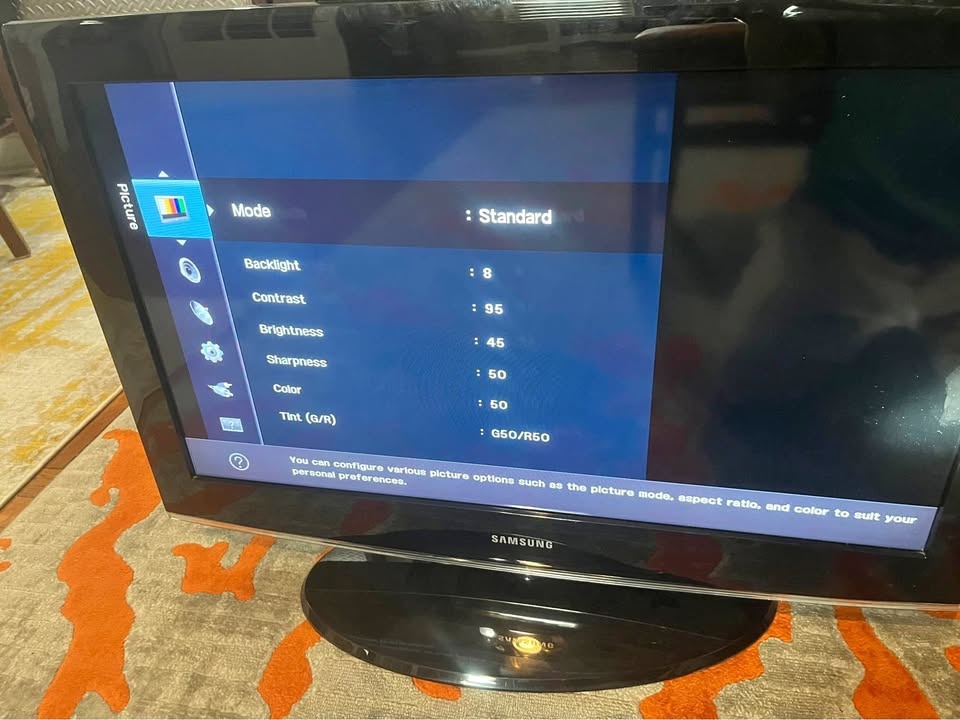 Samsung TV 32inch for sale