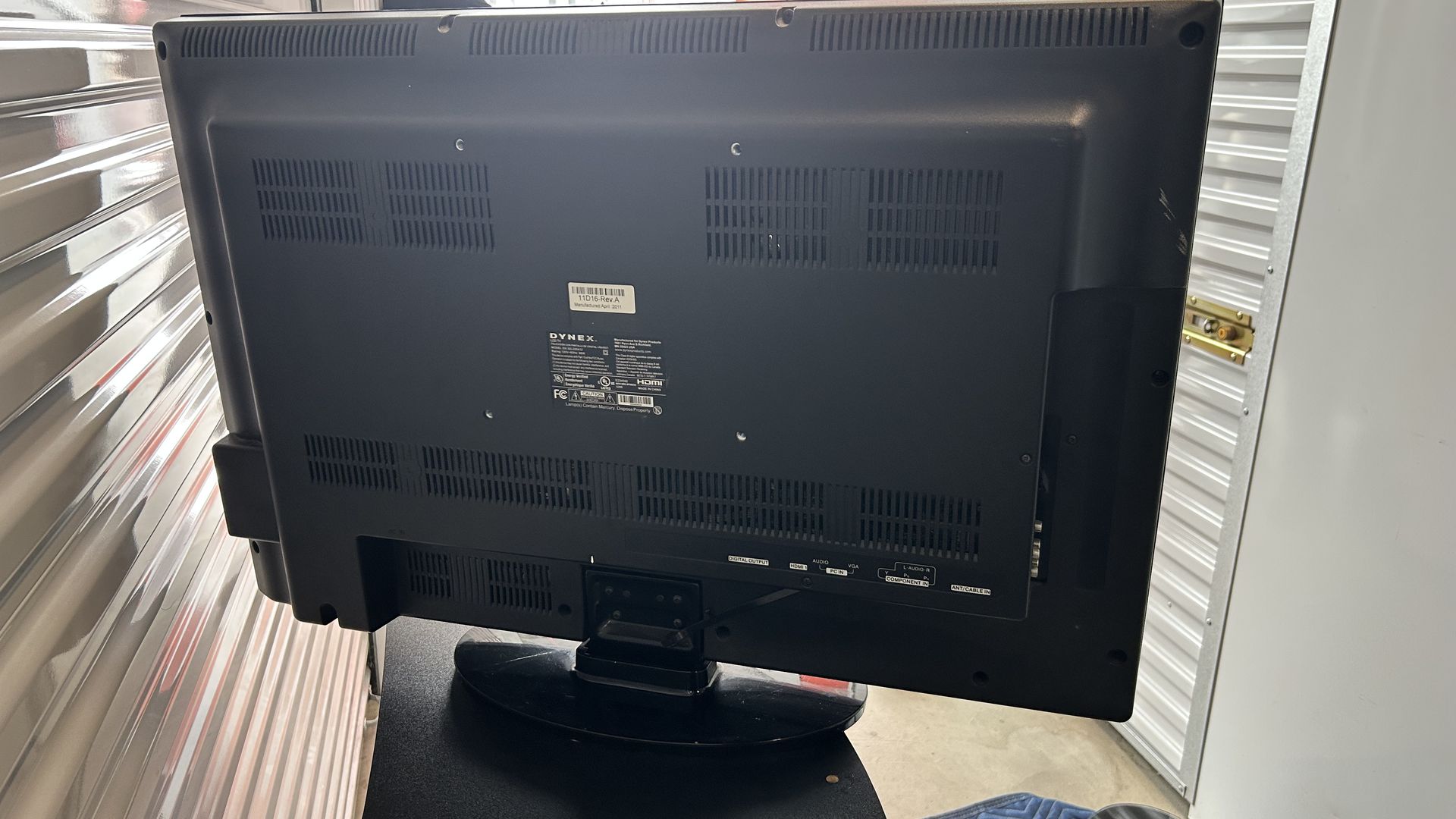 36" Flat TV & 20" TV Bundle - photo 2