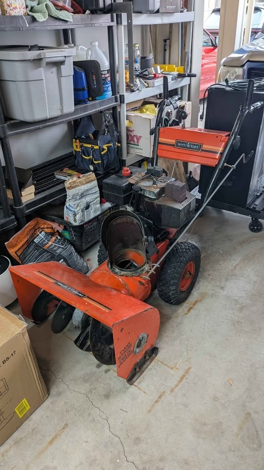 Mastercraft Two Stage Snowblower 8hp 24" - photo 2