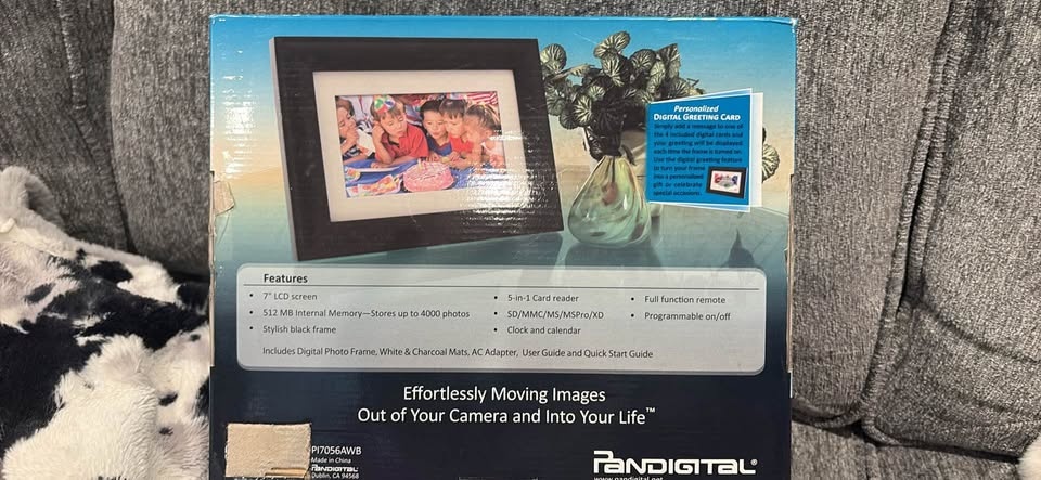 Pandigital Panimage PI7002AWB 7-Inch LED Digital Picture Frame ( - photo 2
