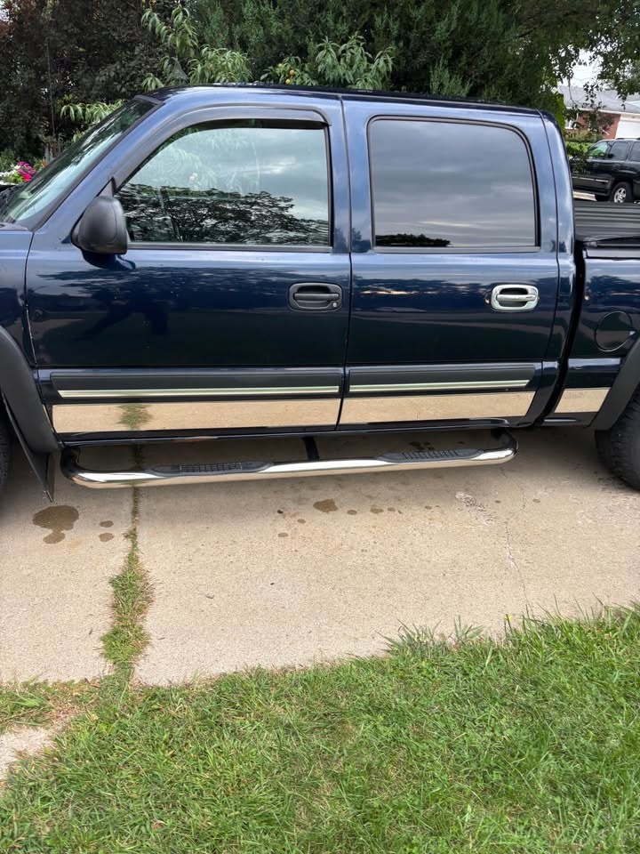 2005 Chevrolet Silverado 1500 Crew Cab LS Pickup - photo 2