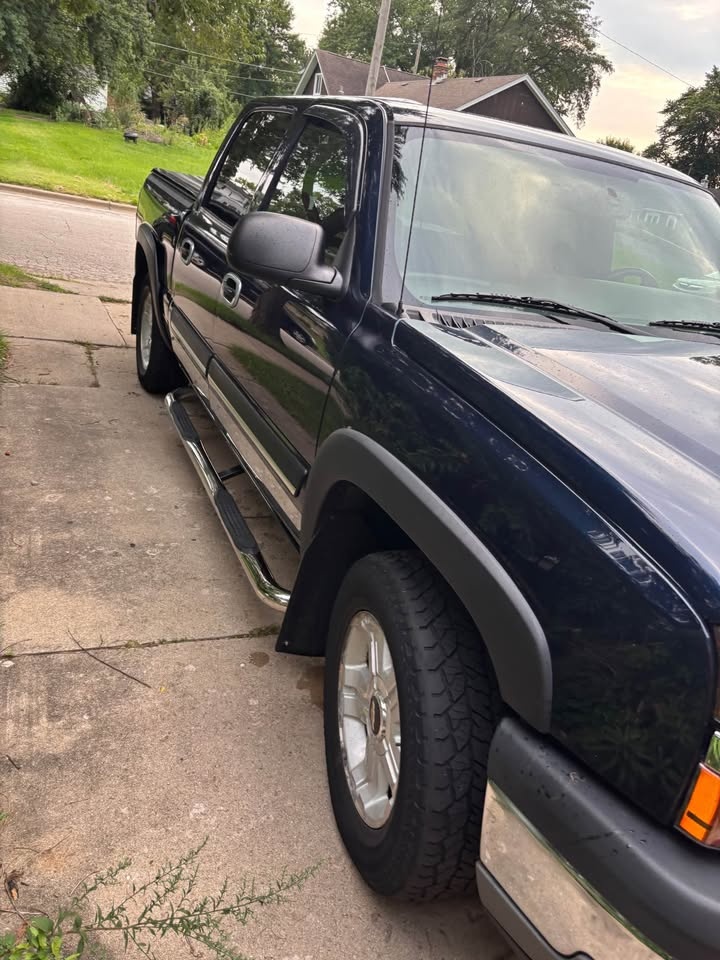 2005 Chevrolet Silverado 1500 Crew Cab LS Pickup - photo 3