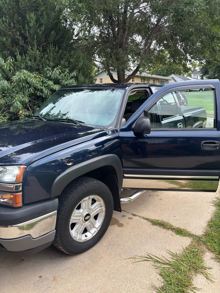 2005 Chevrolet Silverado 1500 Crew Cab LS Pickup - photo 4