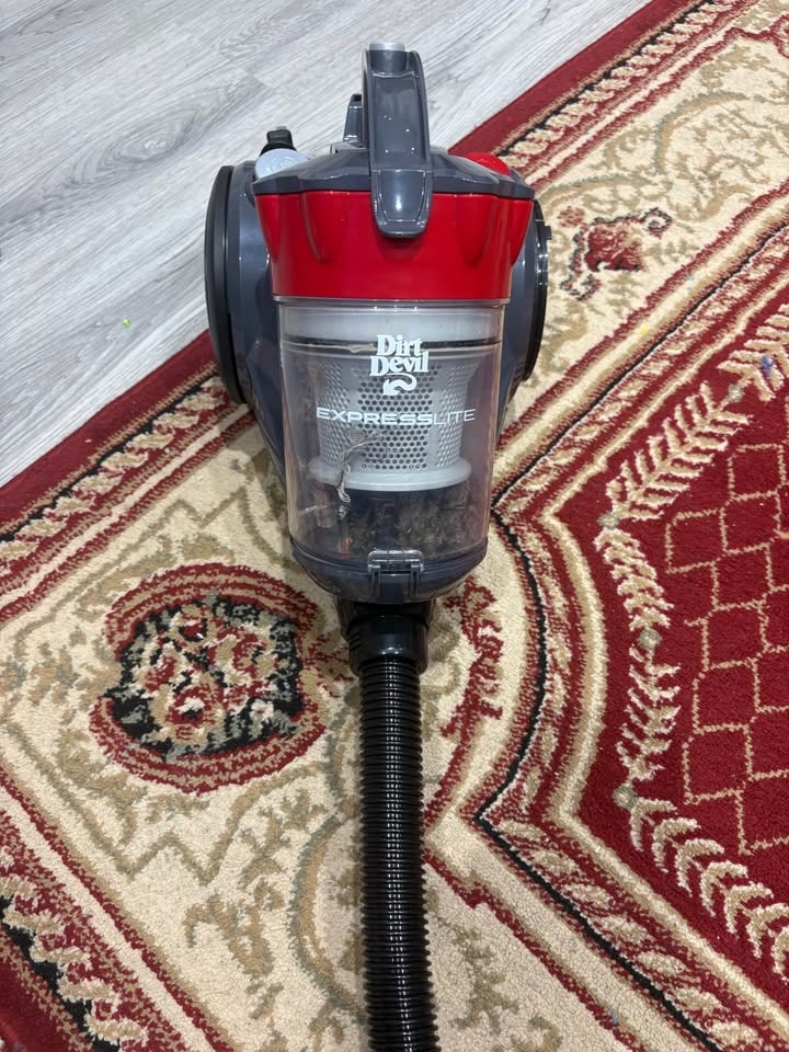 Dirt Devil Vacuum Cleaner - Used Once - photo 4