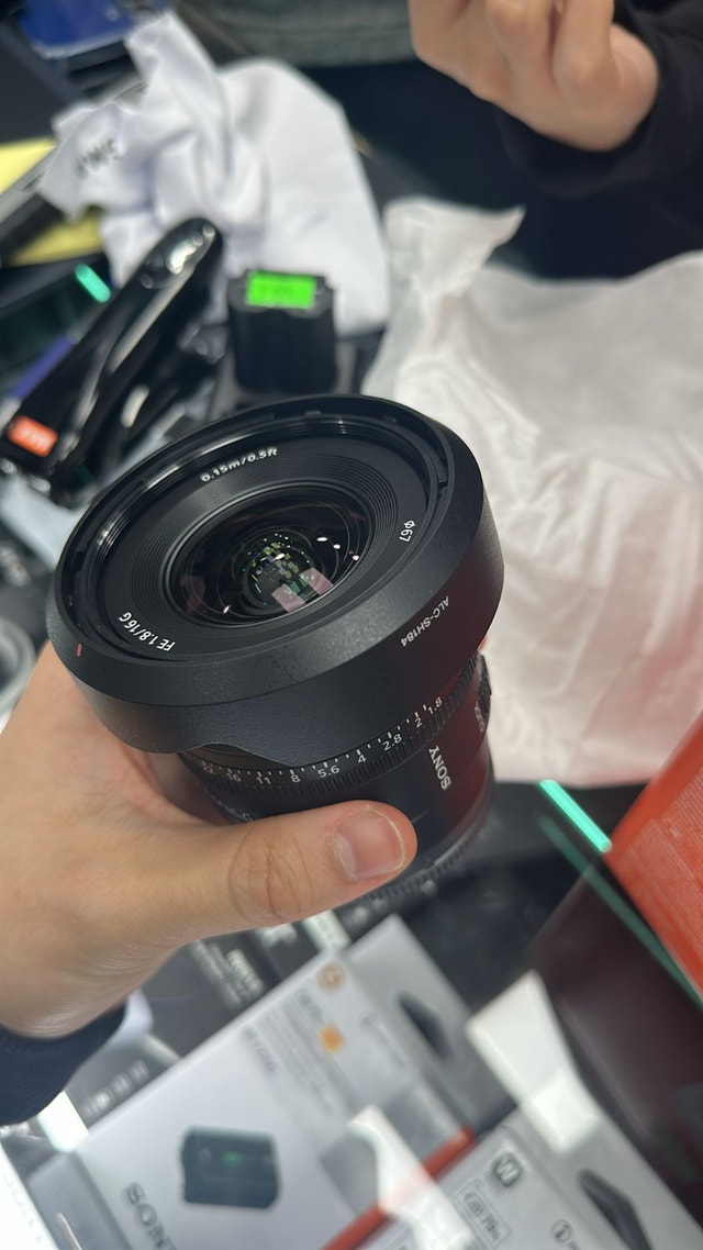 Sony FE 16mm F1.8 G Lens for Sony E-Mount (SEL16F18G)