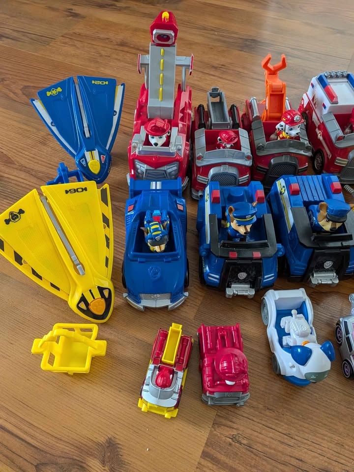 Huge lot of Paw patrol vehicles and figurine set - photo 2