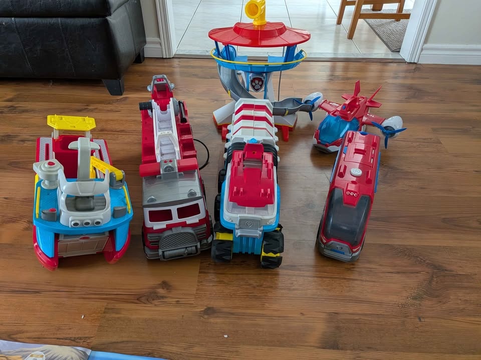 Paw Patrol Huge Vehicles and Tower Lot - photo 2