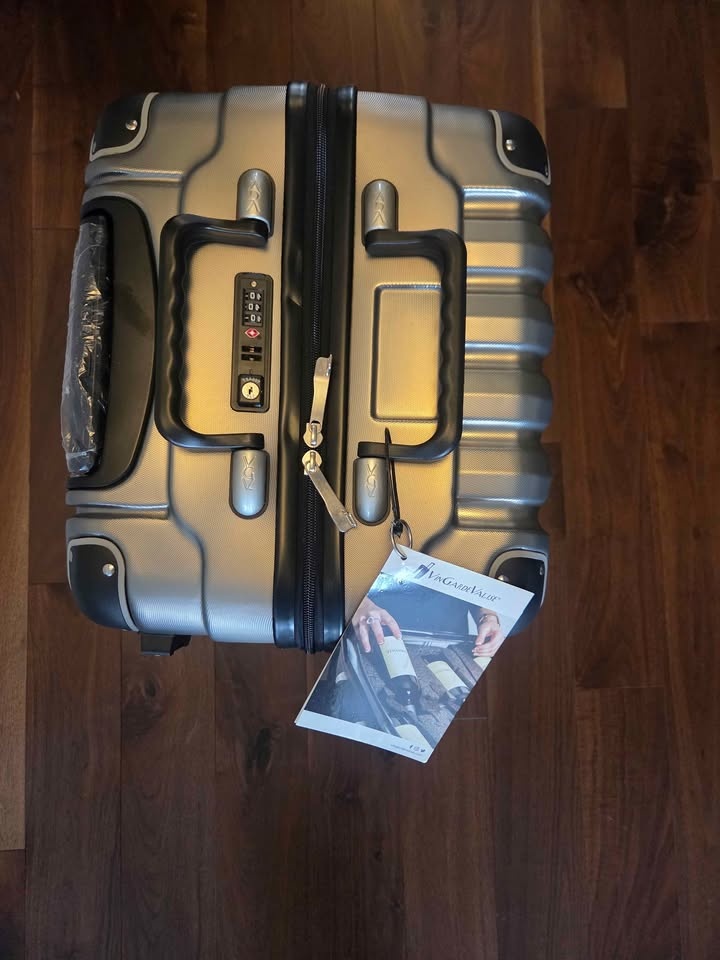 VinGarde Valise Petite 8 bottle Wine Suitcase - photo 3
