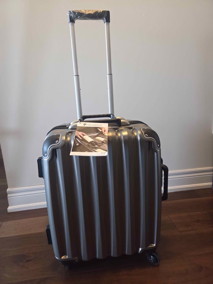 VinGarde Valise Petite 8 bottle Wine Suitcase - photo 4