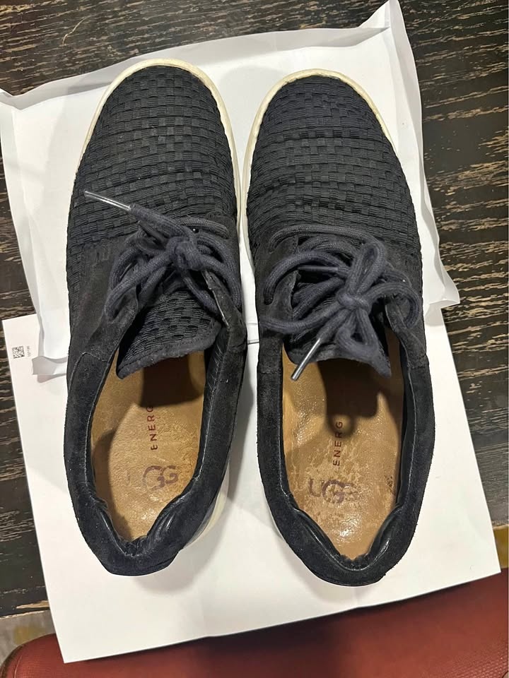 UGG Men's Sneakers Size 9 US