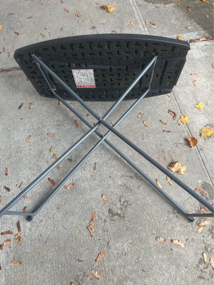 Folding Table for sale $10 - photo 2