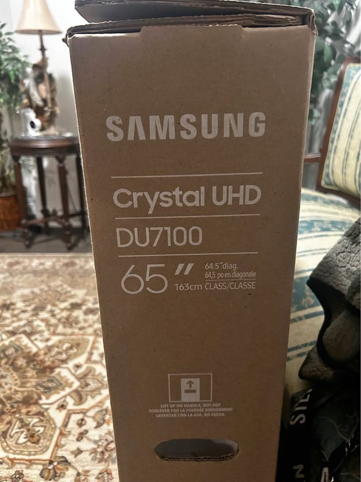Samsung Crystal UHD DU7100 65 inch TV