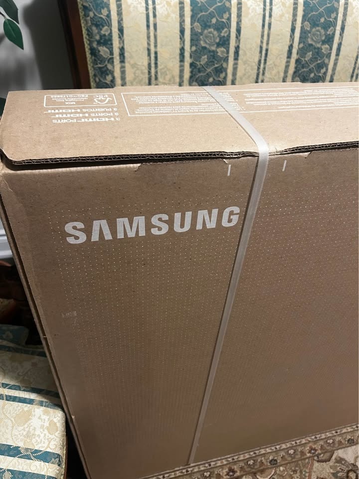 Samsung Crystal UHD DU7100 65 inch TV - photo 2