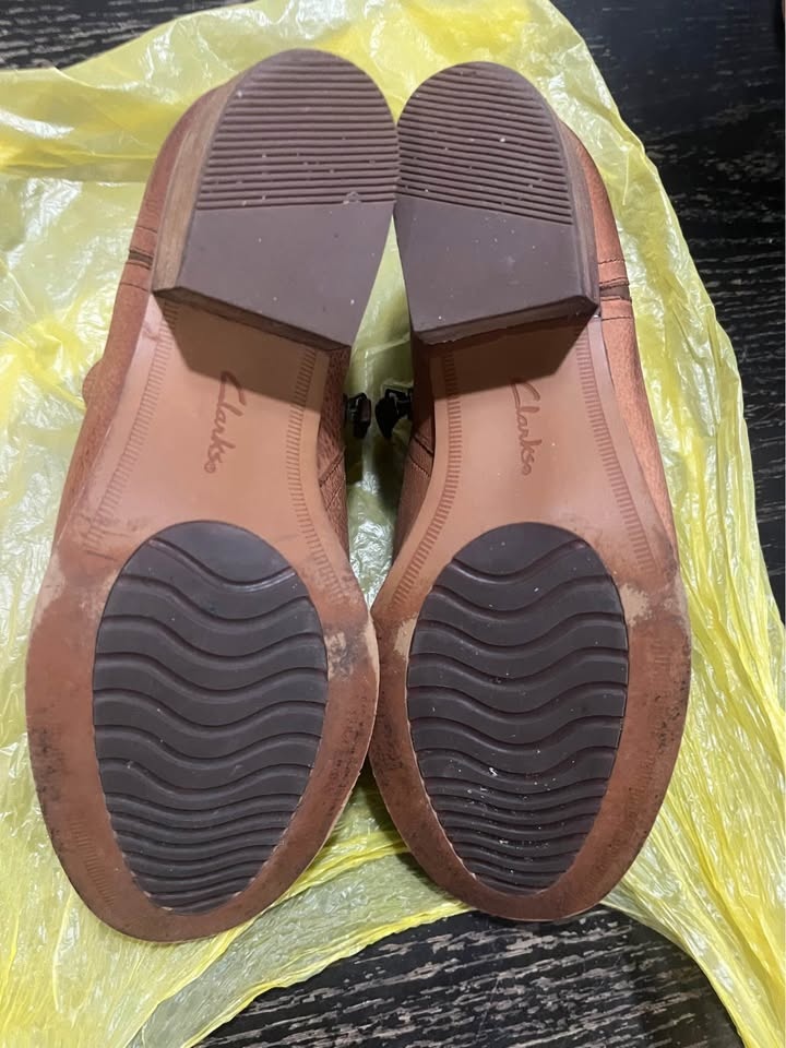 Woman Clarks Authentic Boots Size 7 - photo 2