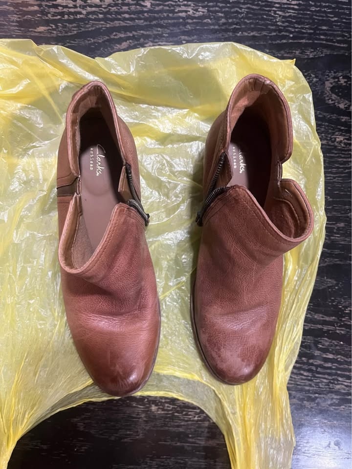 Woman Clarks Authentic Boots Size 7 - photo 3