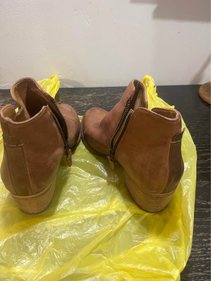 Woman Clarks Authentic Boots Size 7 - photo 4