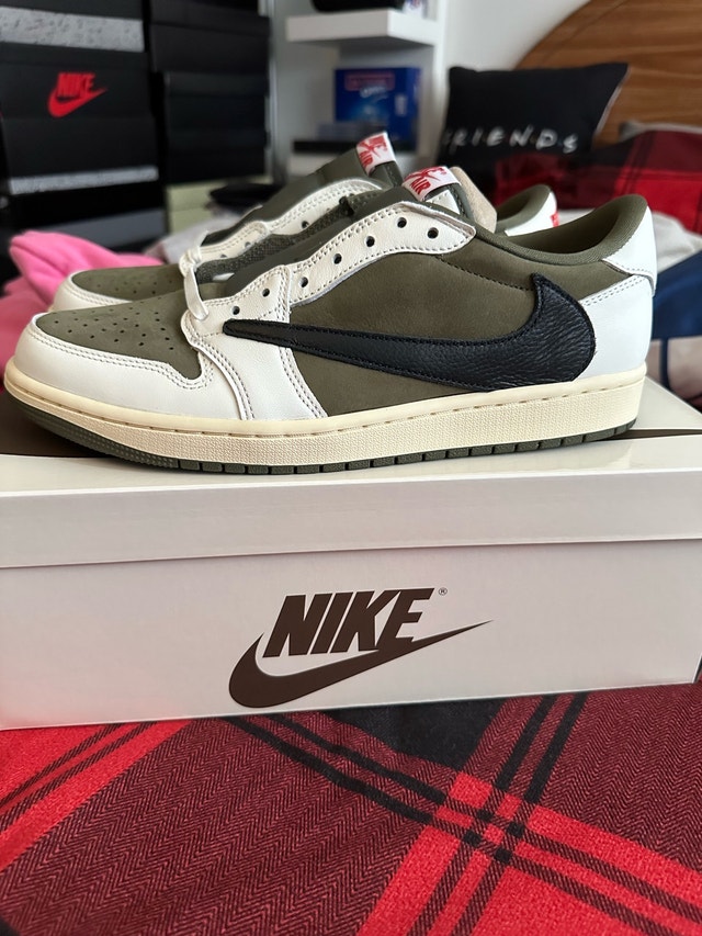 Jordan 1 Retro Low Travis Scott Medium Olive Size 9.5 DS