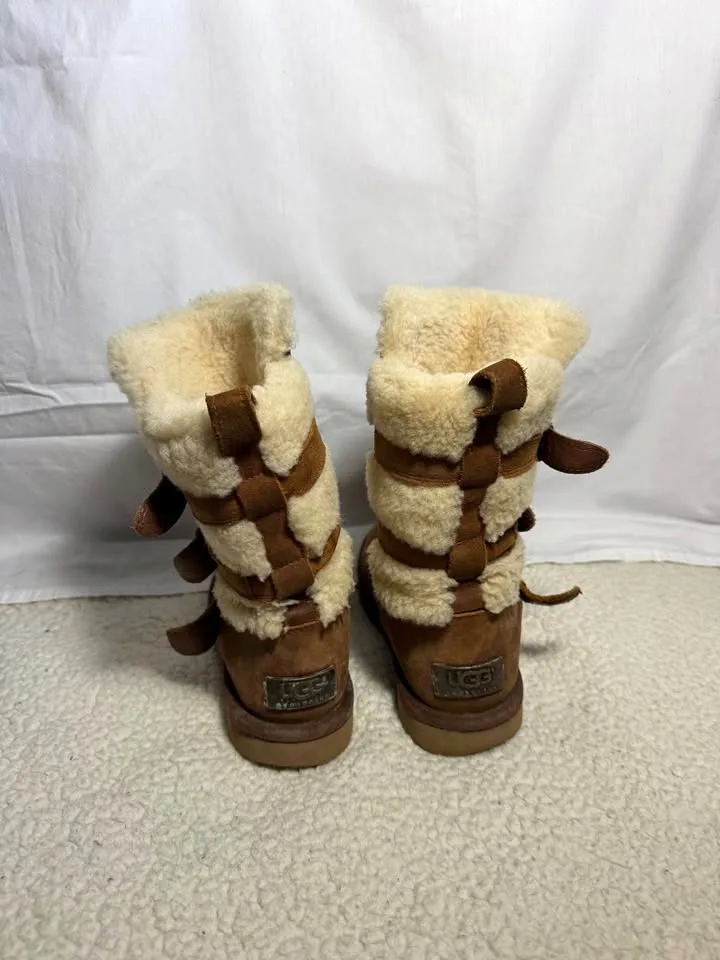 Ugg Classic - Women’s Size 6 thumbnail
