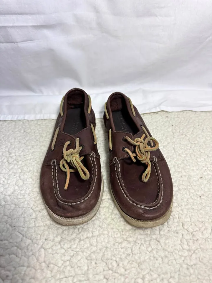 Classic Sperry Topsider - Kids Size 3 thumbnail
