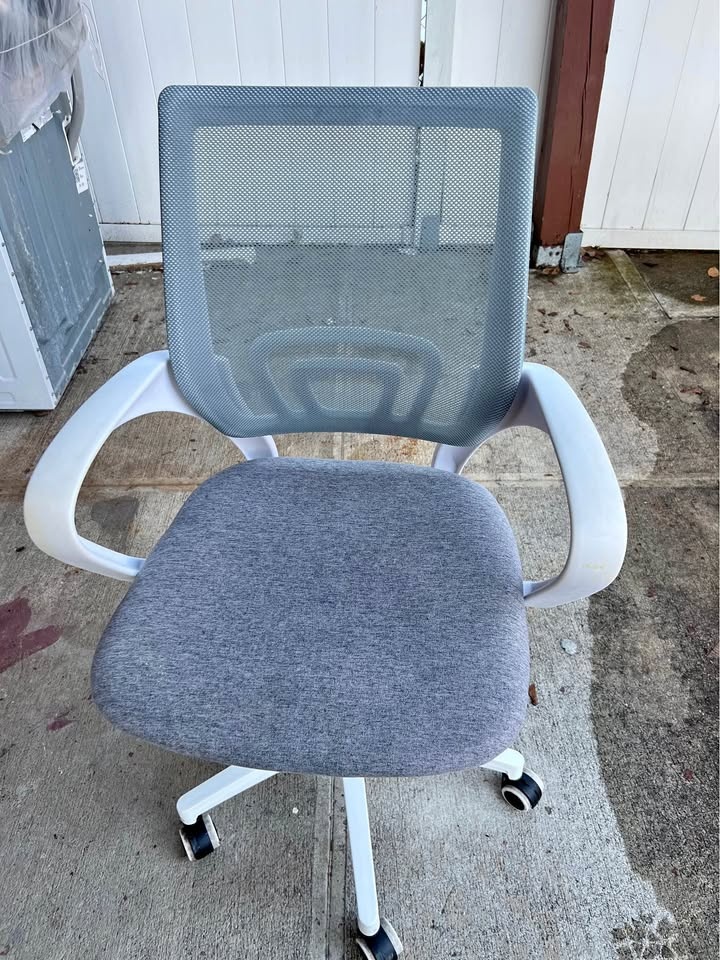 Office chair almost new.