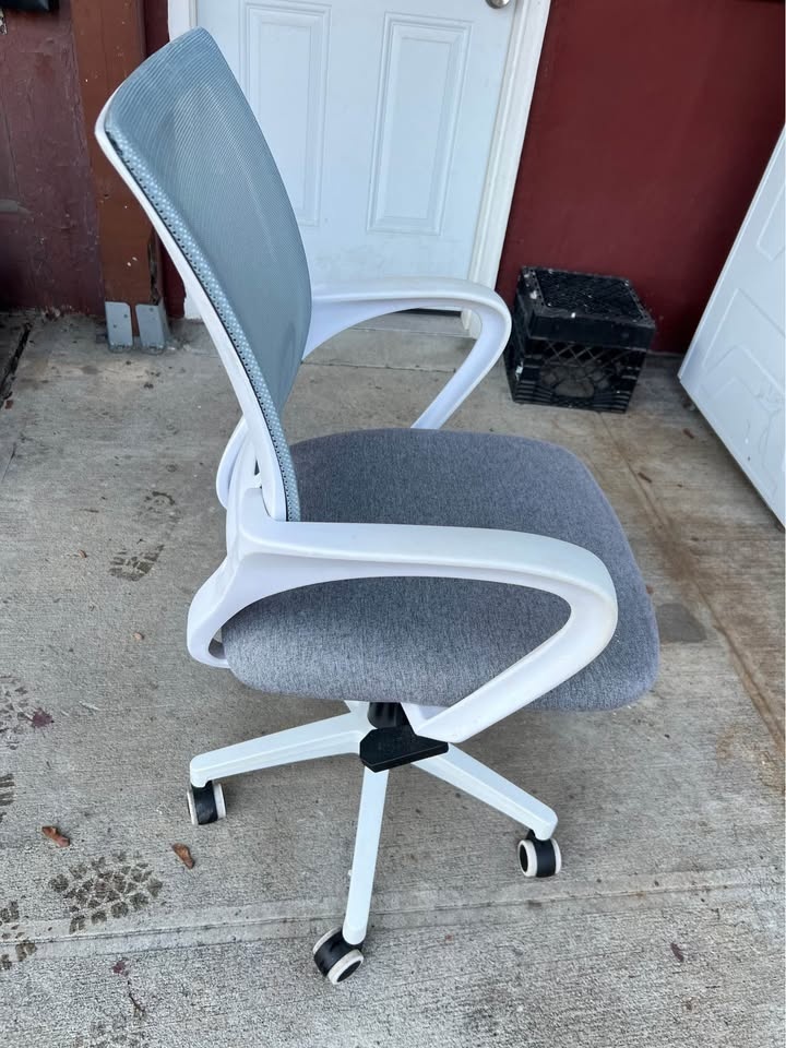 Office chair almost new. - photo 2