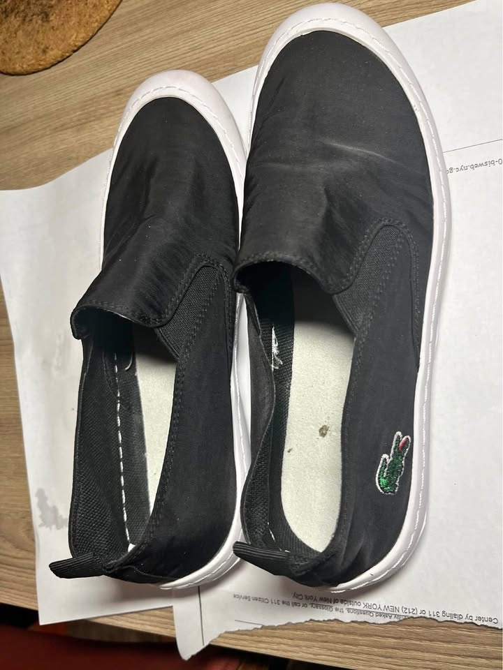 Men's cloth shoes like new, size 8M US