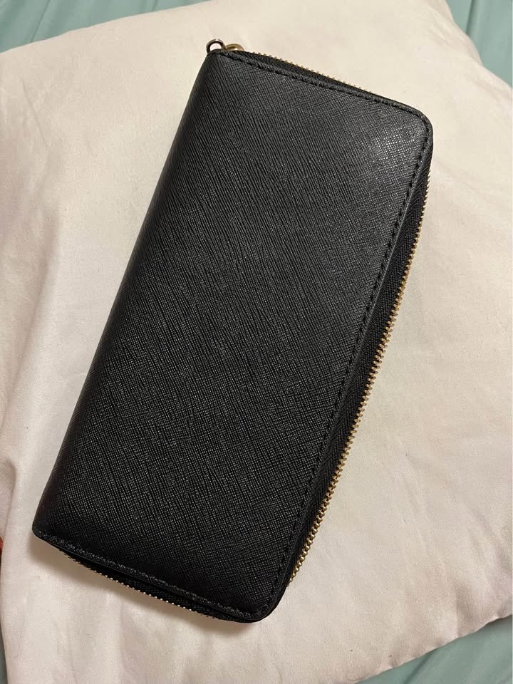Barely used . Jet Set Saffiano Leather Michael Kors wallet. - photo 3