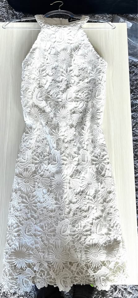 Only worn once. Xs floral lace dress - photo 2