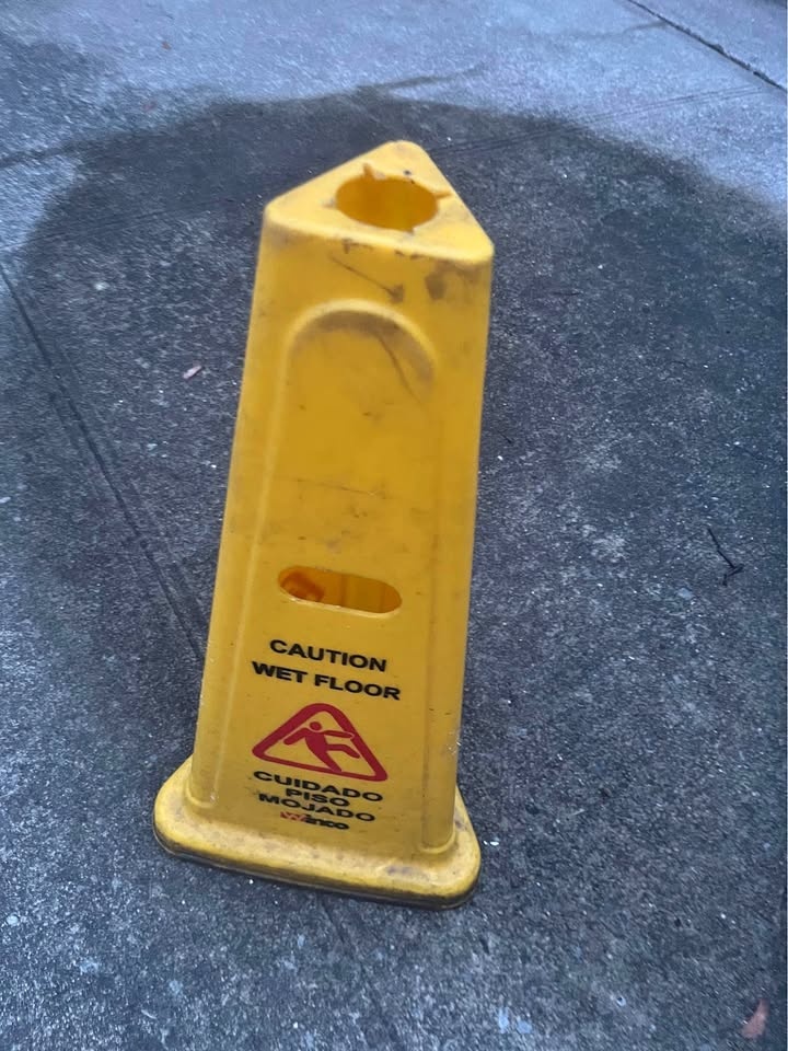 Winco 3 Sided Pyramid Wet Floor Caution Sign (2pcs)