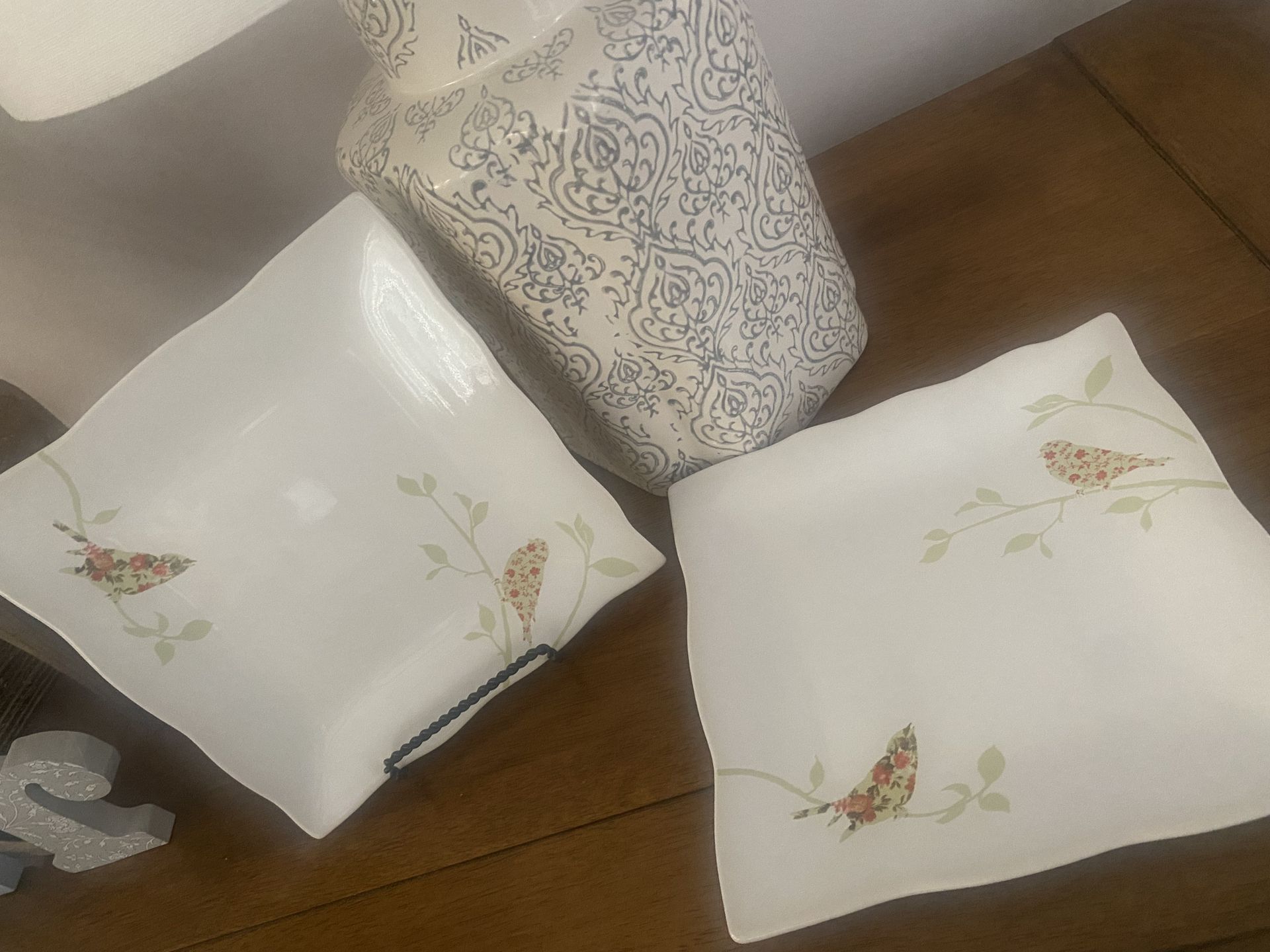 Set of 2 Fine China Plates - photo 2