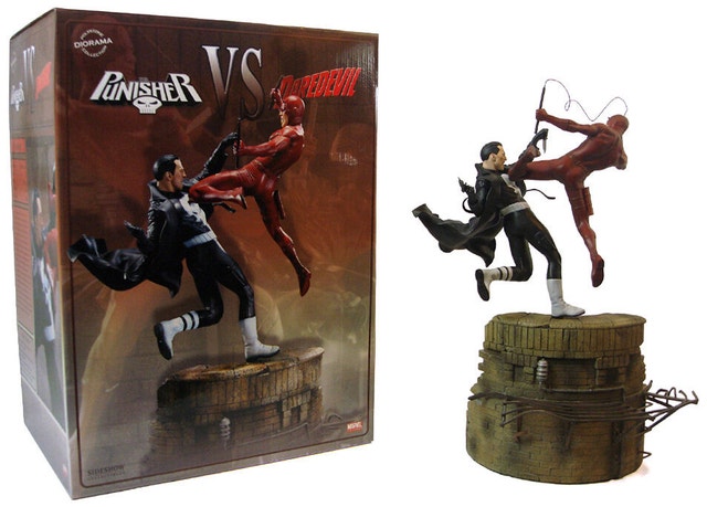 Marvel Rare The Punisher VS Daredevil Diorama Tall Base Statue!