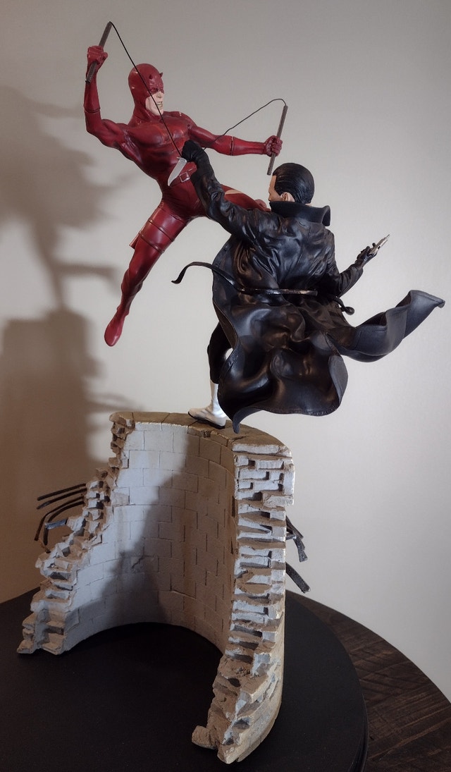 Marvel Rare The Punisher VS Daredevil Diorama Tall Base Statue! - photo 4