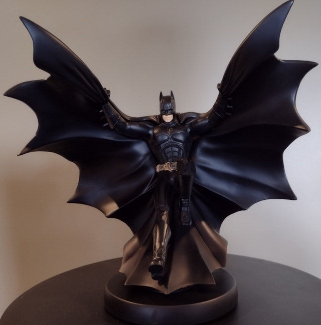 DC Batman Begins in flight Statue - photo 2