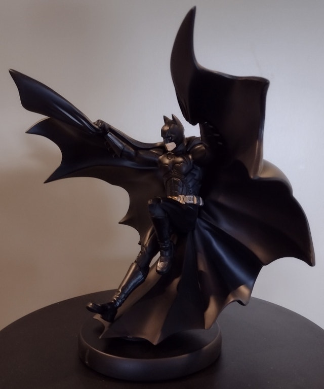 DC Batman Begins in flight Statue - photo 4