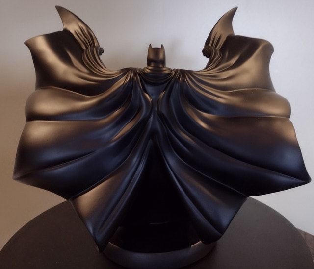 DC Batman Begins in flight Statue - photo 5