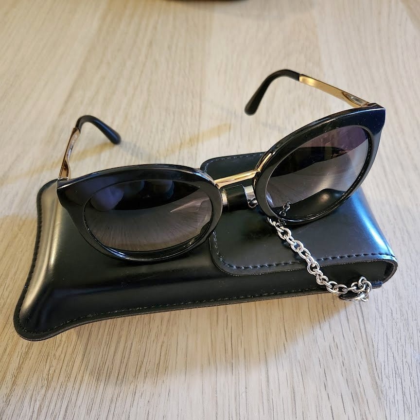 Dolce & Gabbana DG4268 Sunglasses & Masca Bag