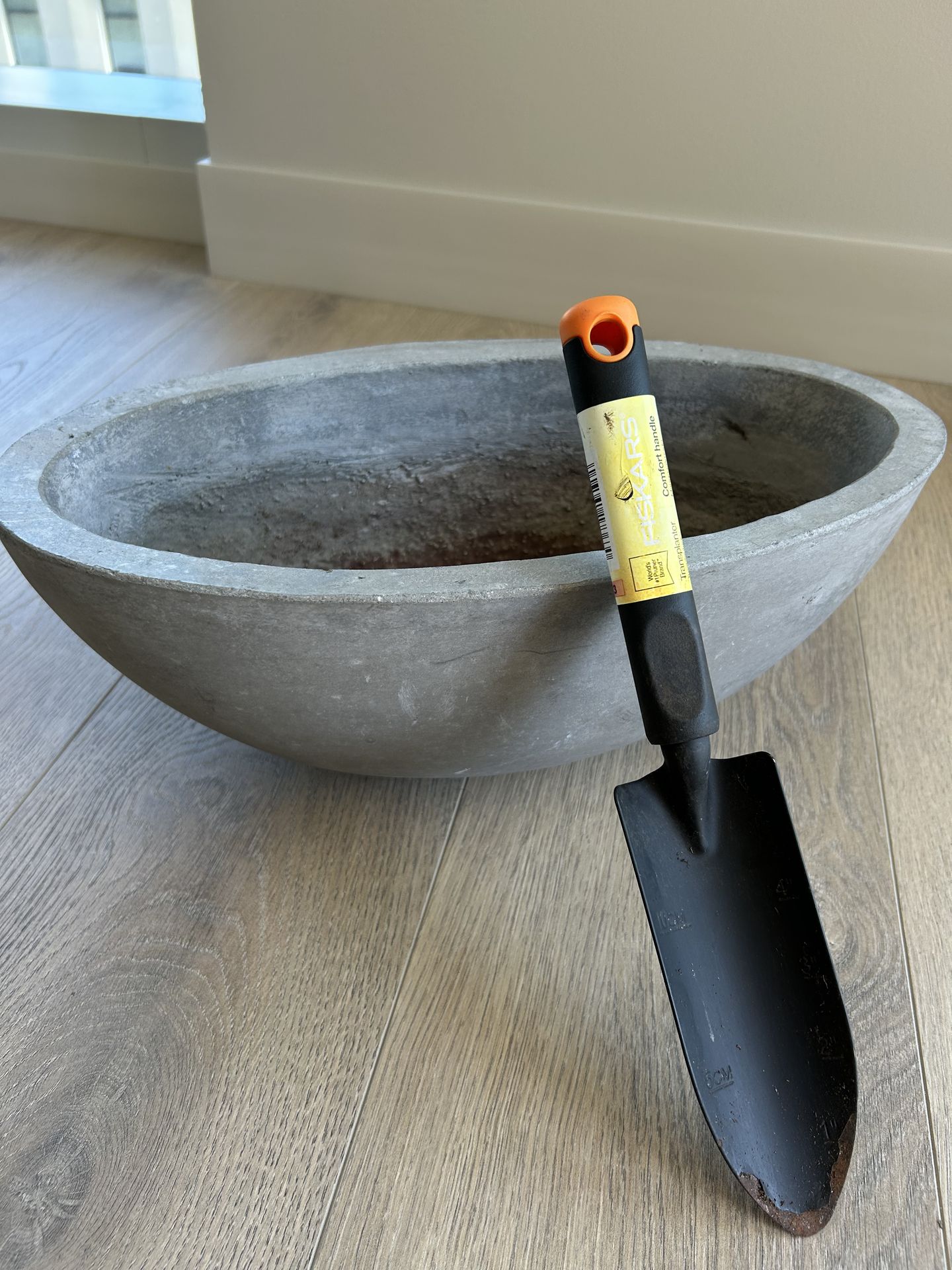 Plant Container with Garden Spade Set