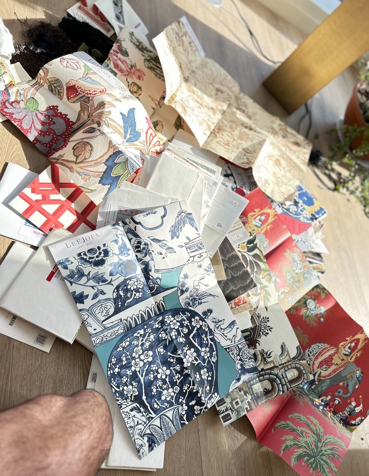Crafters Jackpot Of Fabric Trim And Wallpaper Samples - photo 2