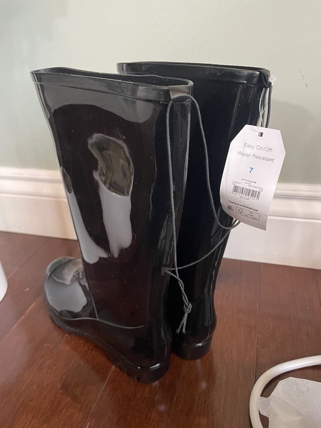 Women's New Rain Boots (Size 7)