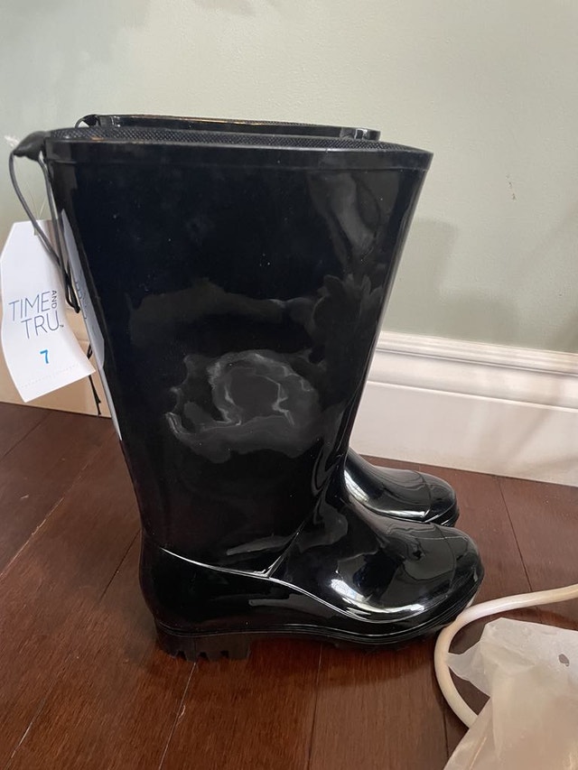 Women's New Rain Boots (Size 7) - photo 3