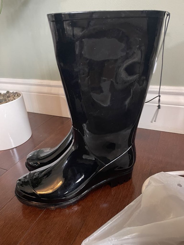 Women's New Rain Boots (Size 7) - photo 4