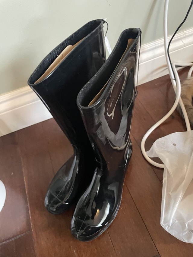Women's New Rain Boots (Size 7) - photo 5