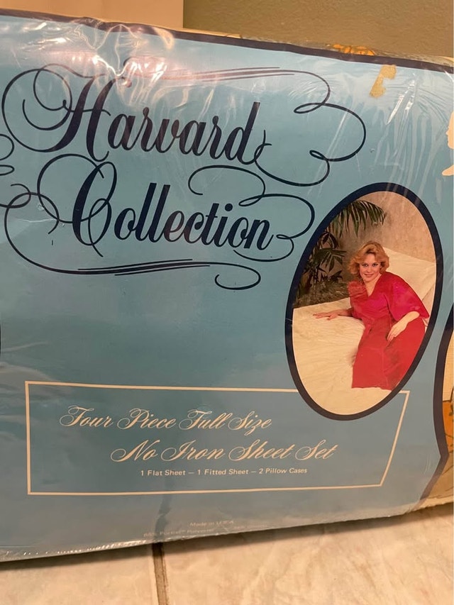 Vintage Full Bed Sheet Set (Not Used)