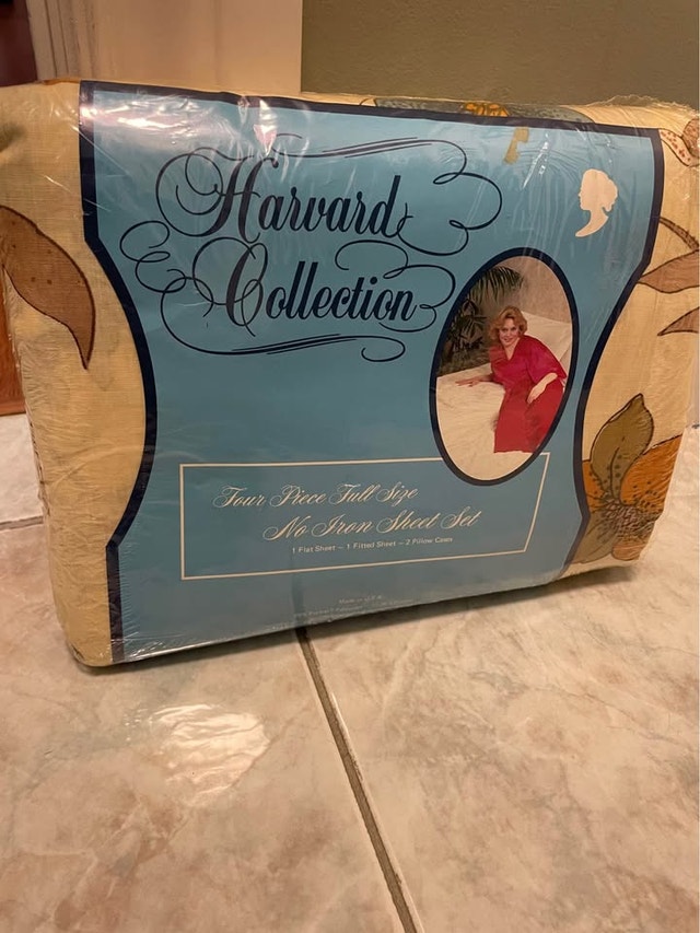 Vintage Full Bed Sheet Set (Not Used) - photo 2